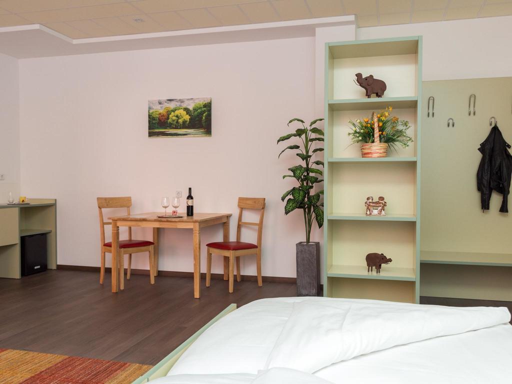 Winrooms "Hotel&Appartement" Wiener Neustadt Esterno foto