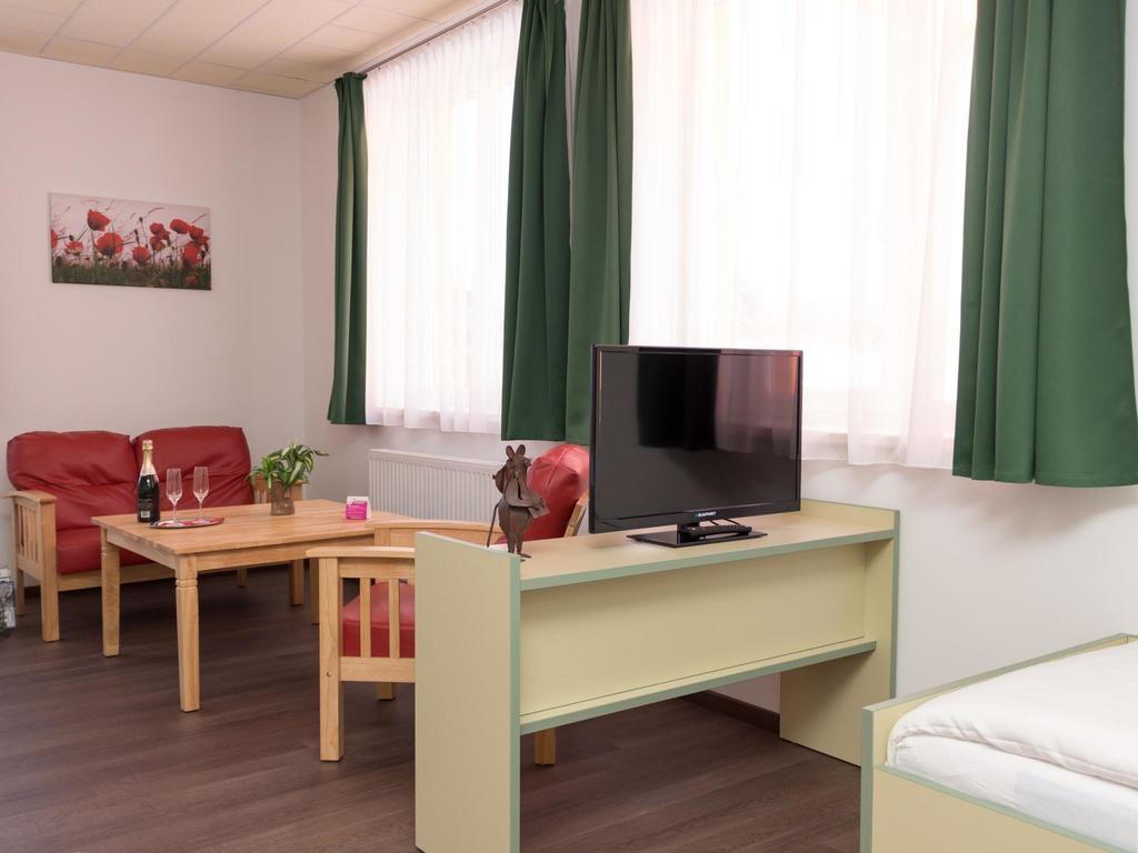 Winrooms "Hotel&Appartement" Wiener Neustadt Esterno foto