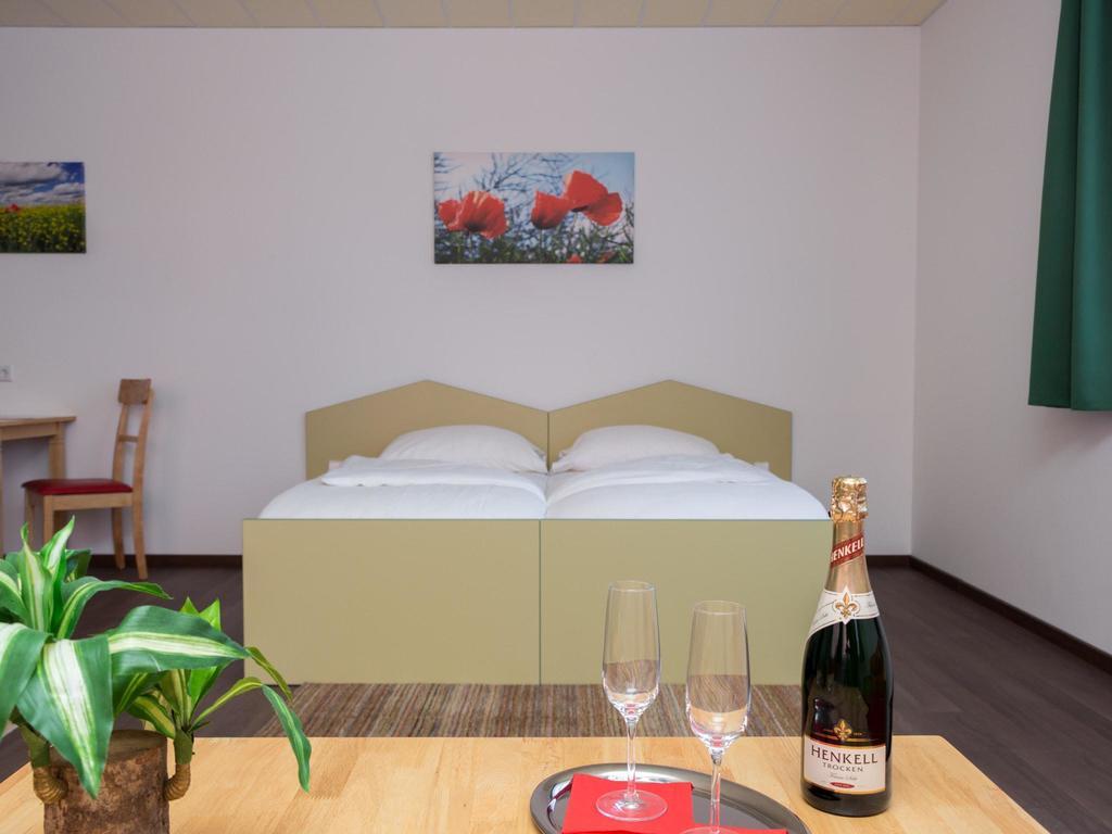 Winrooms "Hotel&Appartement" Wiener Neustadt Esterno foto