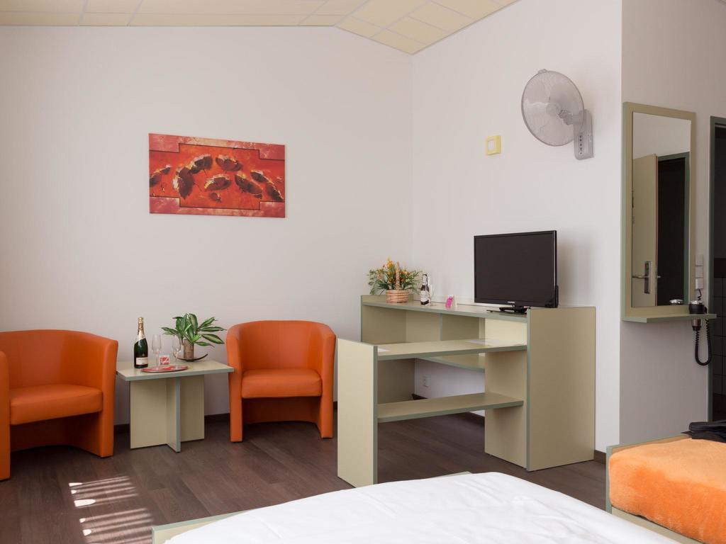 Winrooms "Hotel&Appartement" Wiener Neustadt Esterno foto