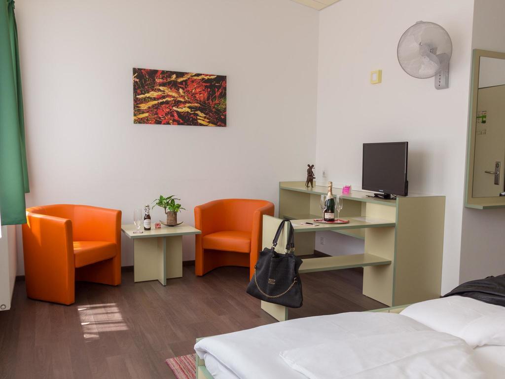 Winrooms "Hotel&Appartement" Wiener Neustadt Esterno foto