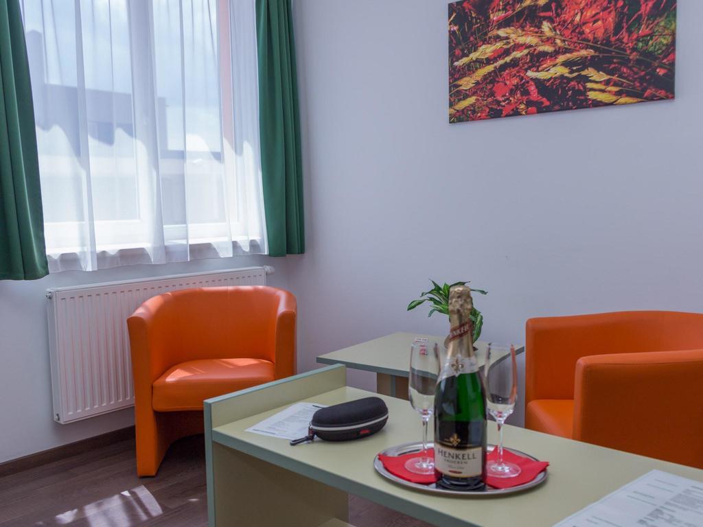 Winrooms "Hotel&Appartement" Wiener Neustadt Esterno foto