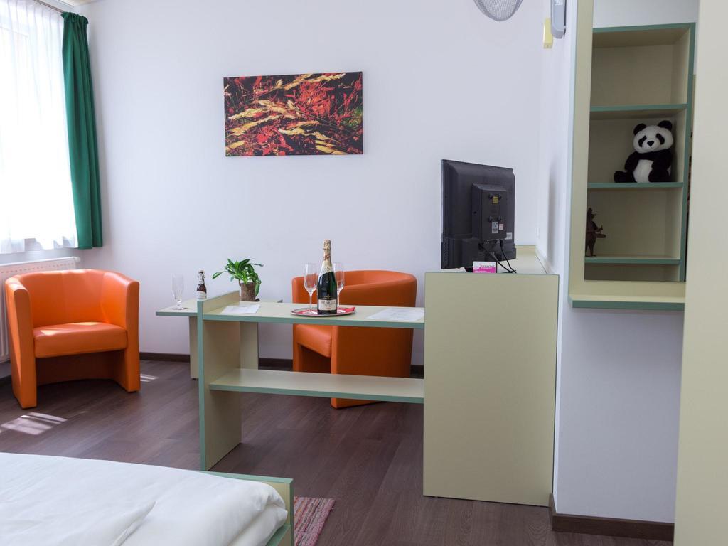Winrooms "Hotel&Appartement" Wiener Neustadt Esterno foto