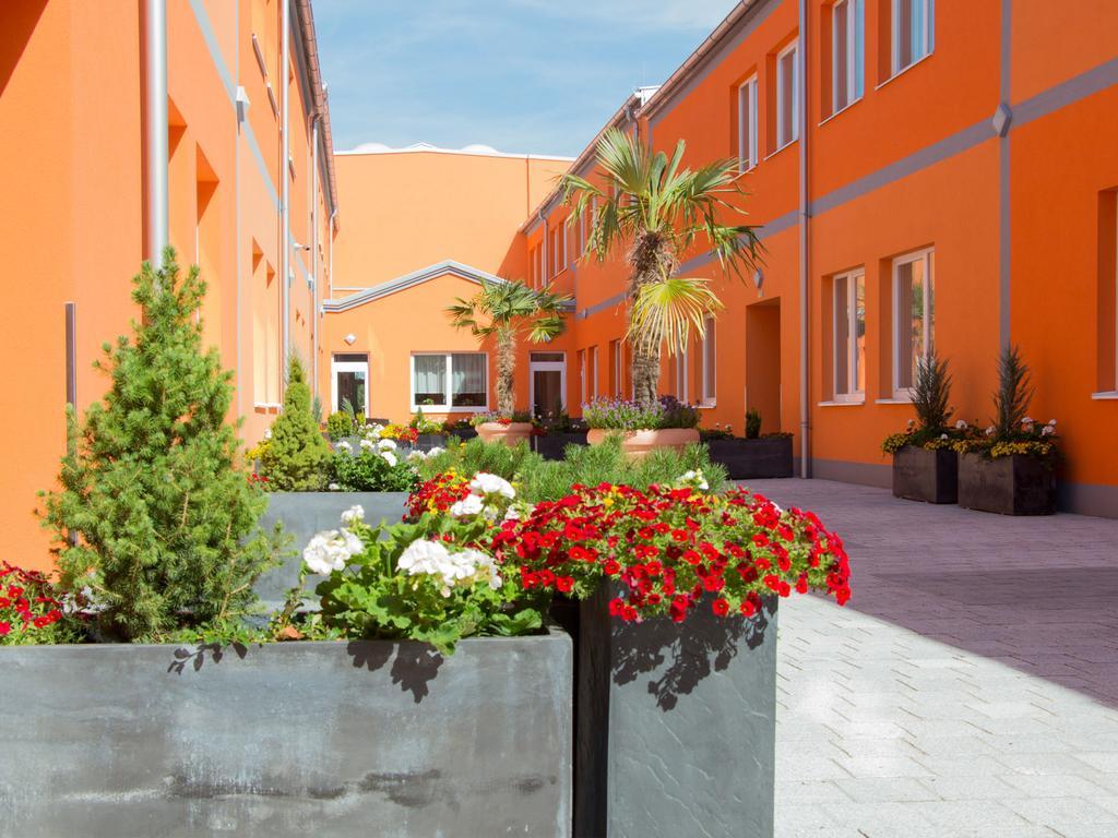 Winrooms "Hotel&Appartement" Wiener Neustadt Esterno foto